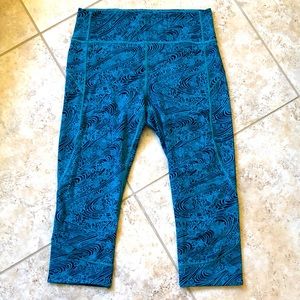Lululemon In Movement Crop Size 10